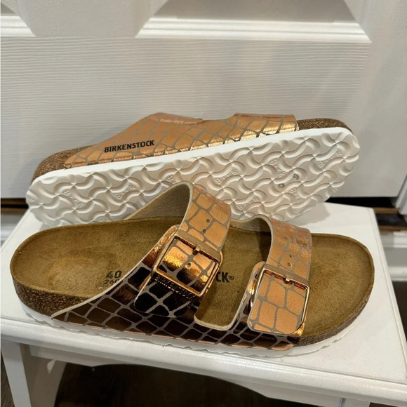 Birkenstock New
Arizona Gator copper
Gleam Two-Strap Comfort Sanda
$100 - Picture 5 of 9